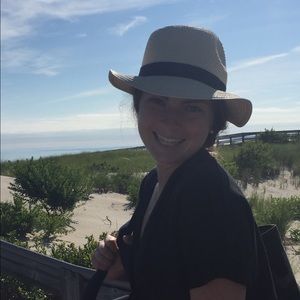 Meet your Posher, Caroline